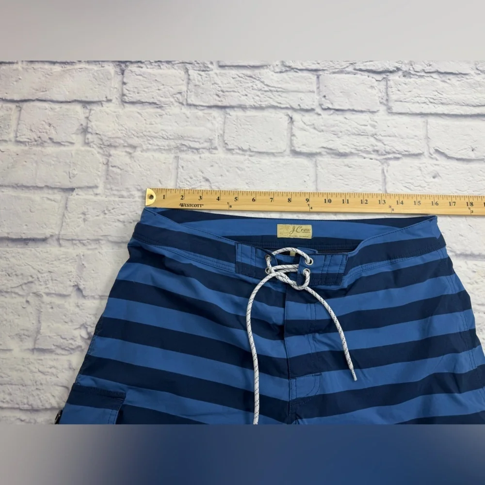 J. Crew Men’s Horizontal Stripe Swim Board Shorts in Navy & Sky Blue. Size 32/M.